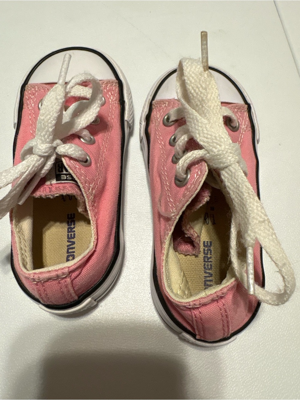 Pink Converse // 6c - Picture 5 of 7